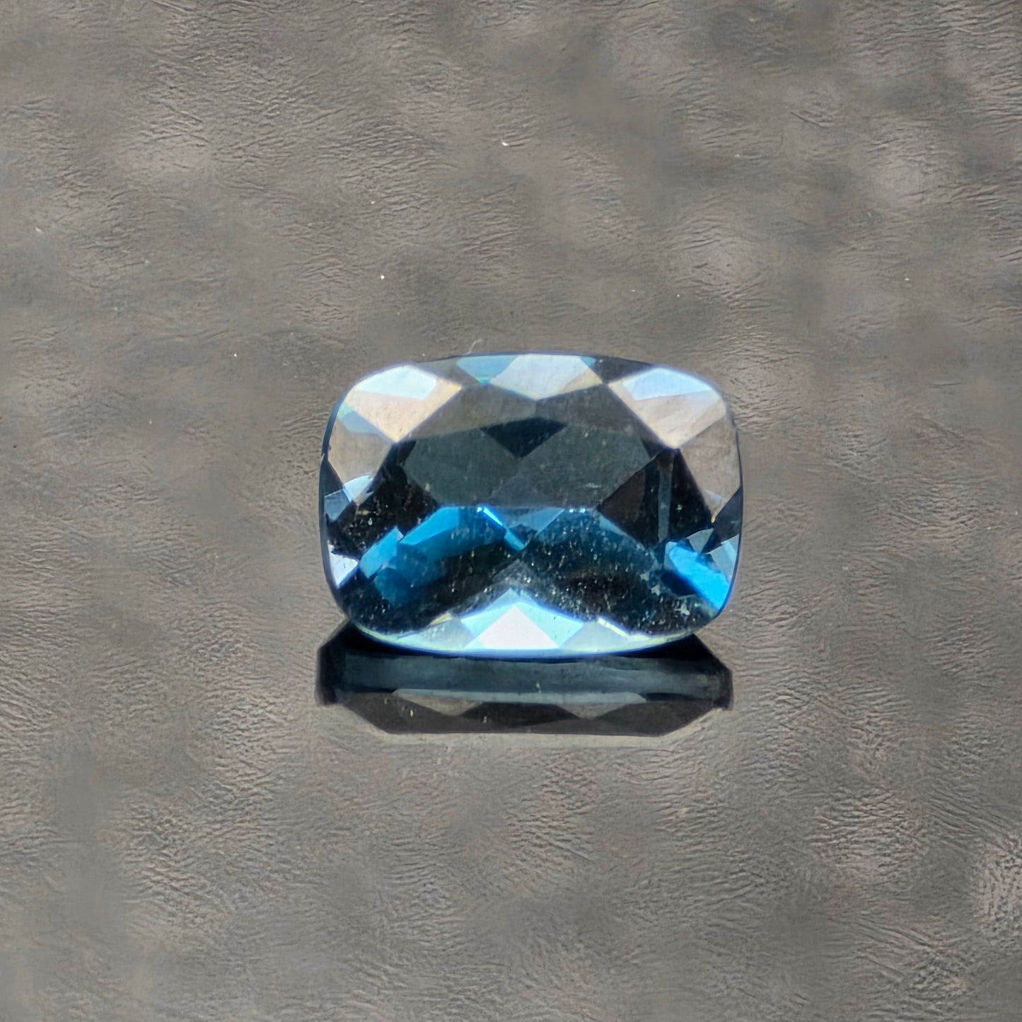 7x5 mm Intense London Blue Topaz