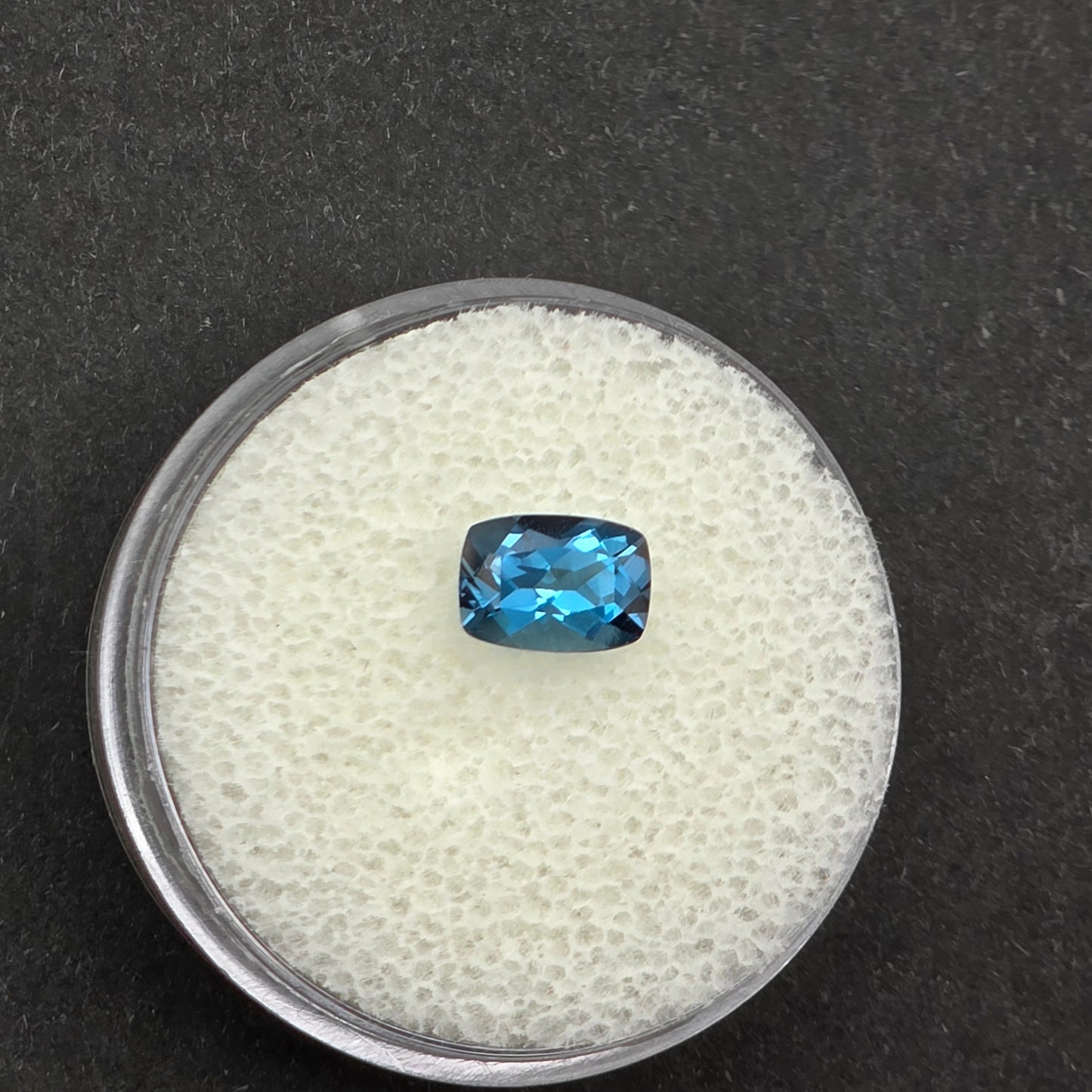 7x5 mm Intense London Blue Topaz